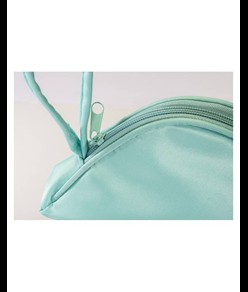 Beauty case in morbido poliestere con pratica maniglia da trasporto